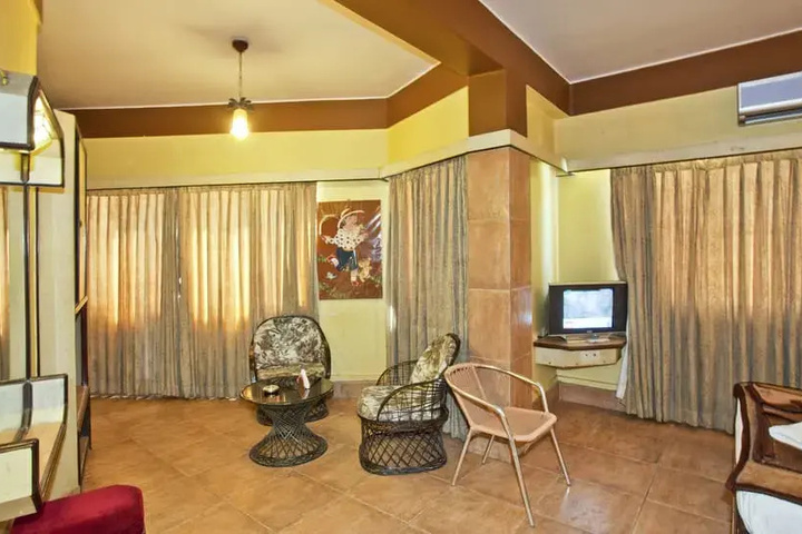 Room 3 of 10