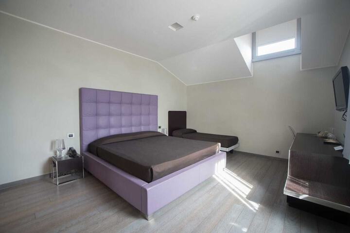 Room 9 of 24