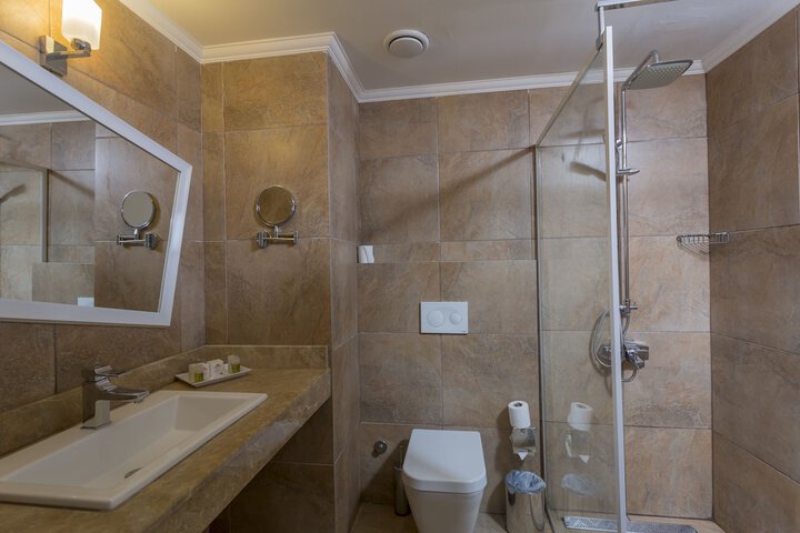 Room 45 of 170