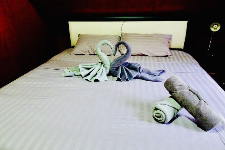 Room 19 of 296