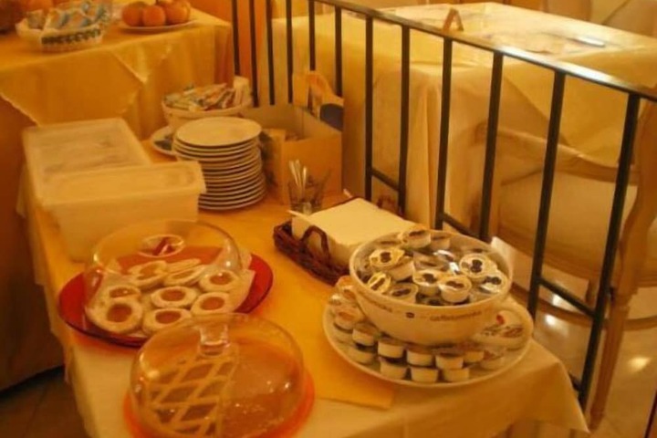 Breakfast/Coffee Service 19 of 25
