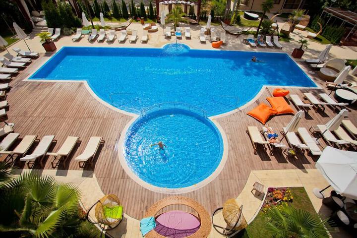 Pool 30 of 52