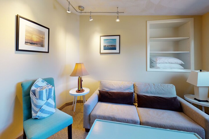 Room 52 of 85