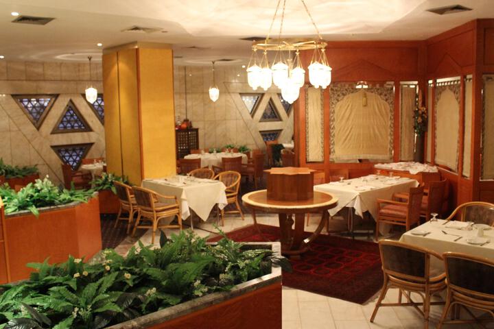 Dining 7 of 23