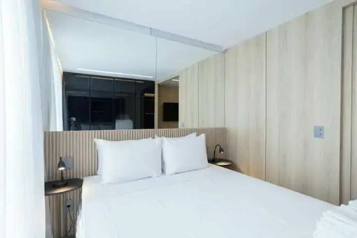 Room 7 of 11