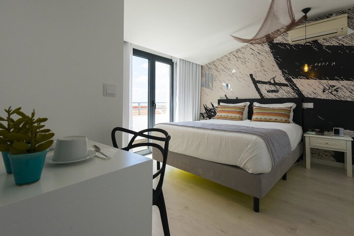 Room 9 of 48