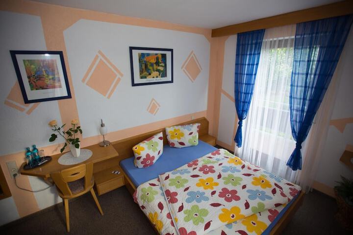 Room 8 of 34
