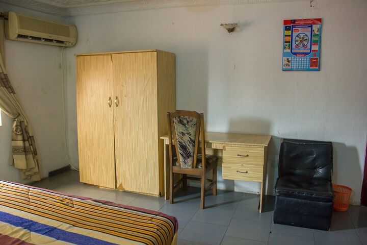 Room 21 of 34