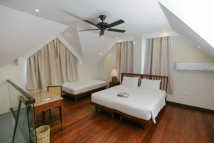 Room 4 of 36
