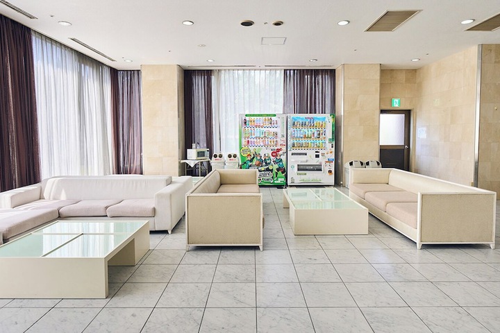 Entrance & Lobby
