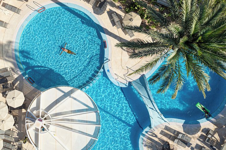 Hotel with Pool