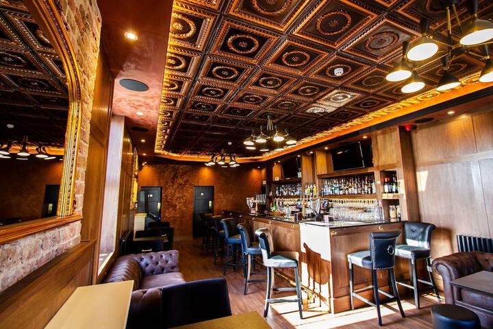 Lounge 52 of 55