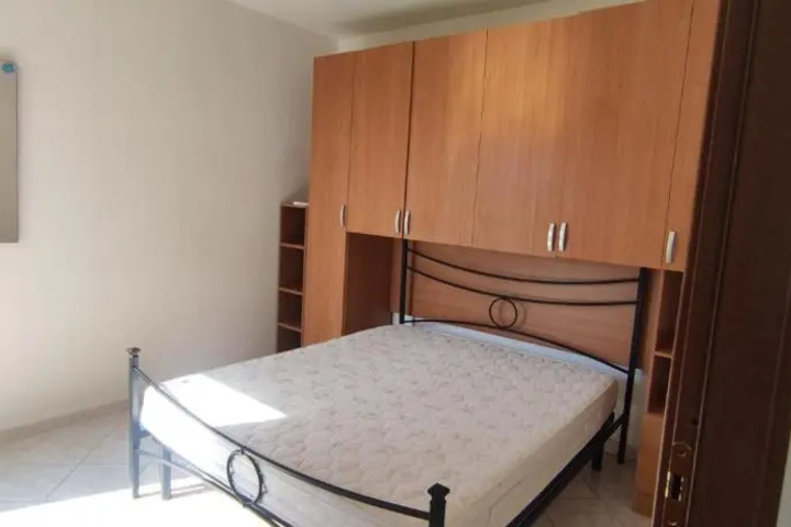 Room 2 of 10
