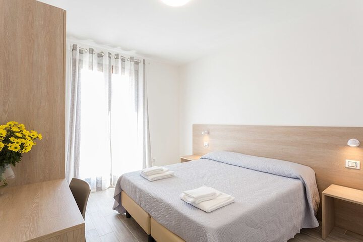 Room 5 of 28