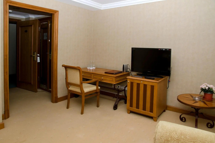 Room 6 of 21