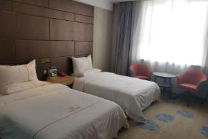 Room 4 of 6