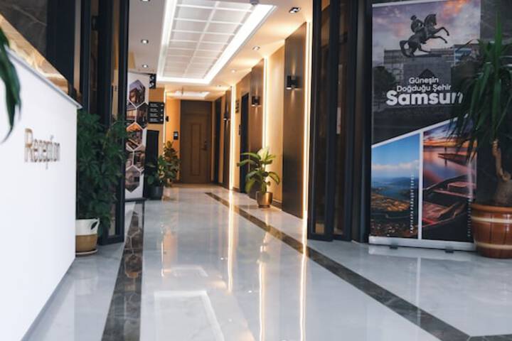 Ballroom/Hall 17 of 25