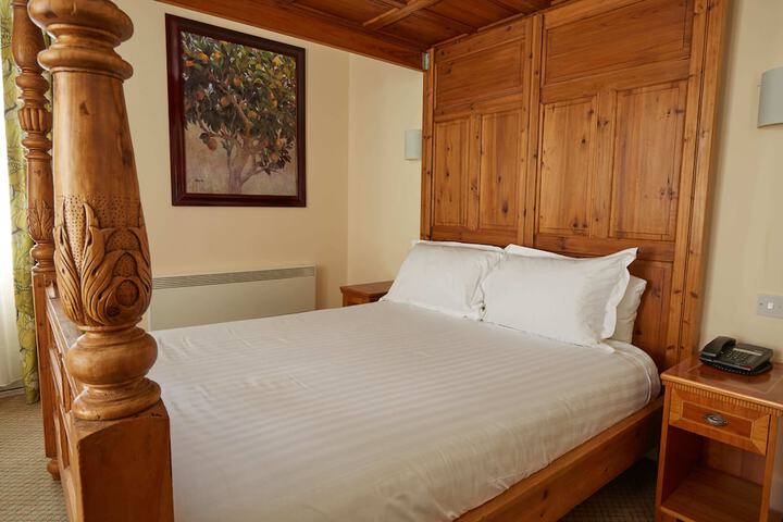 Room 20 of 142
