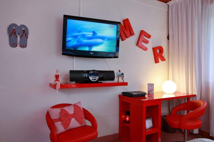 Room 4 of 32