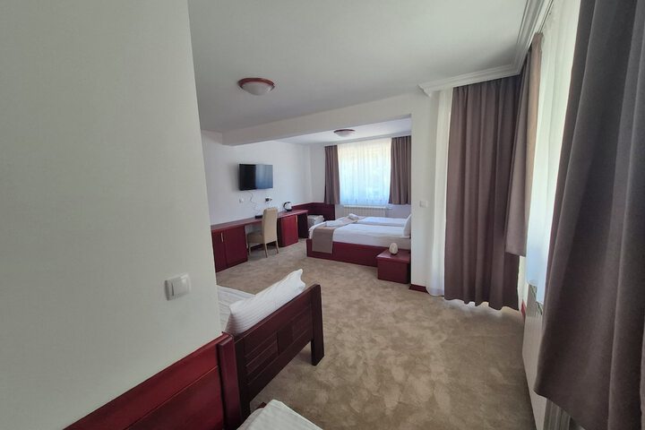 Room 16 of 35
