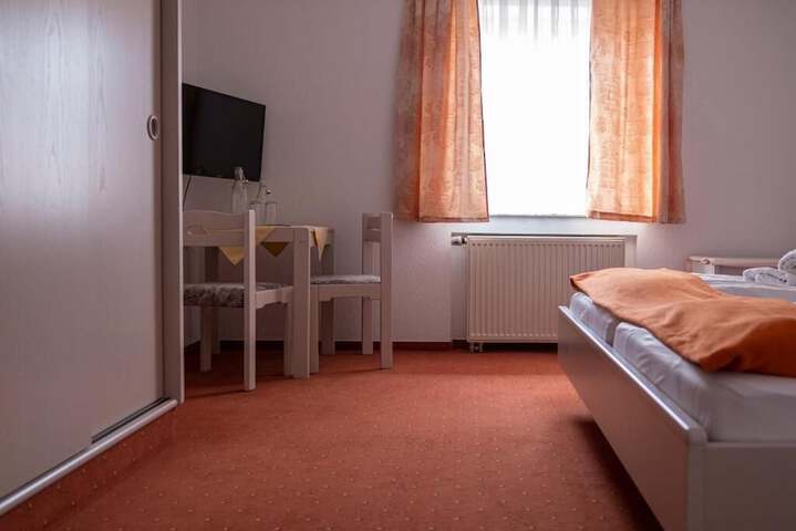 Room 10 of 39