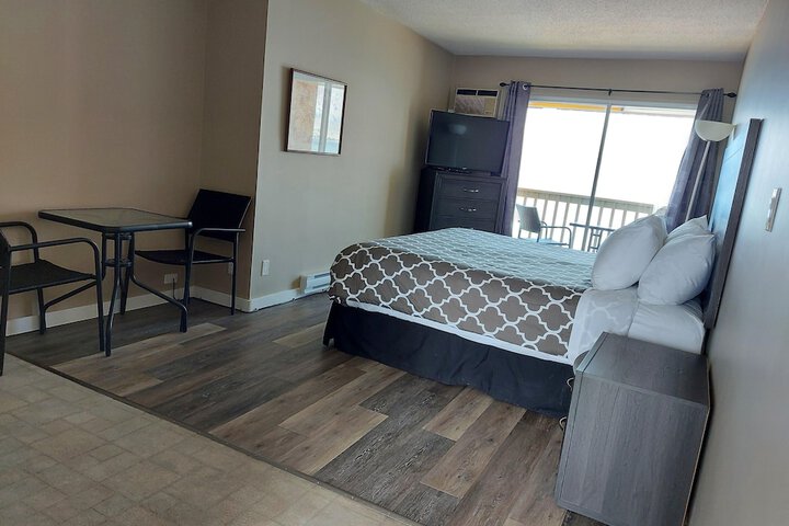 Room 5 of 176