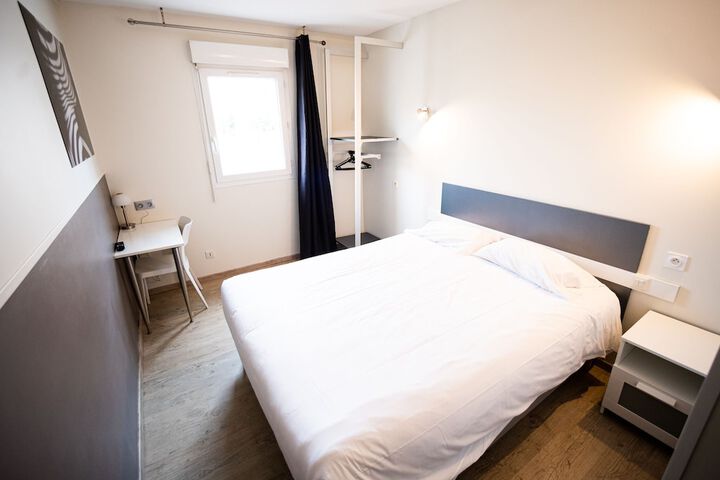 Room 8 of 48