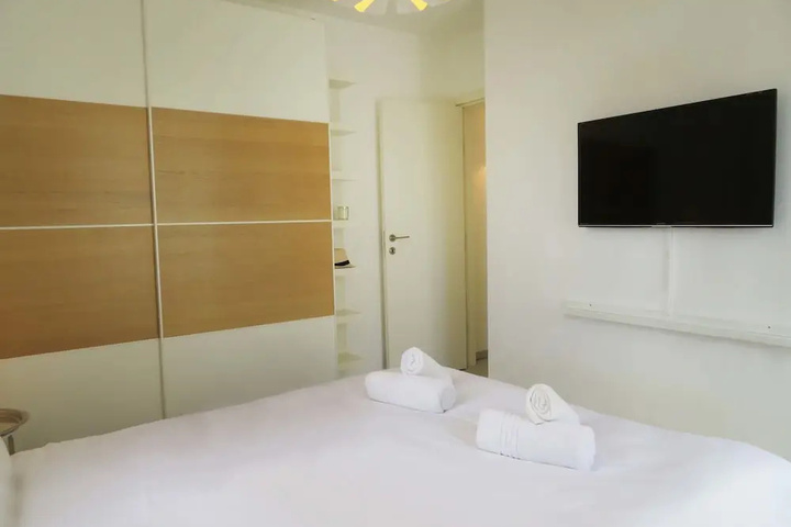 Room 2 of 20