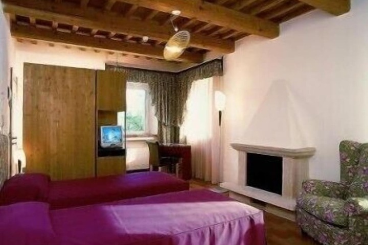 Room 9 of 43
