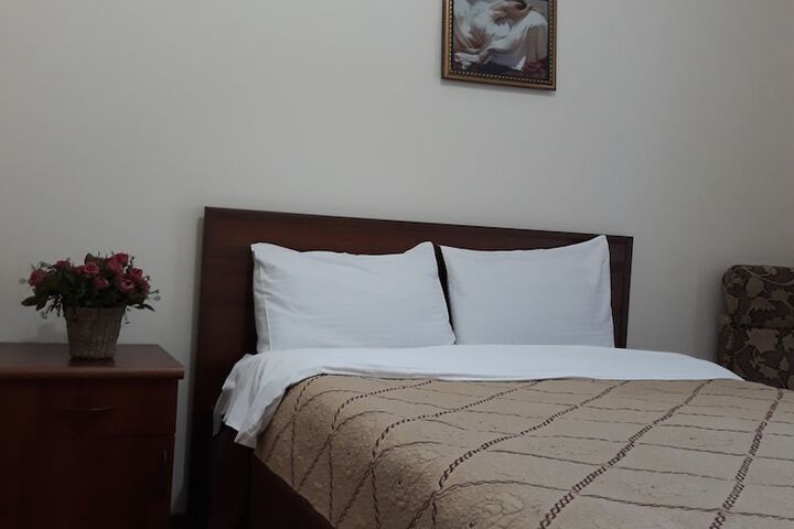 Room 4 of 11