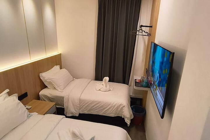 Room 6 of 17
