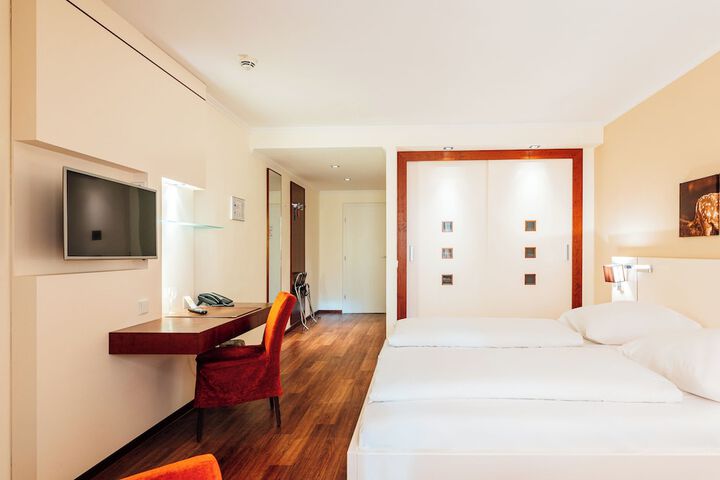 Room 6 of 21