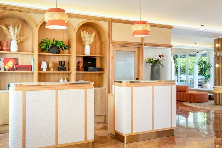 Hotel Interior 4 of 122