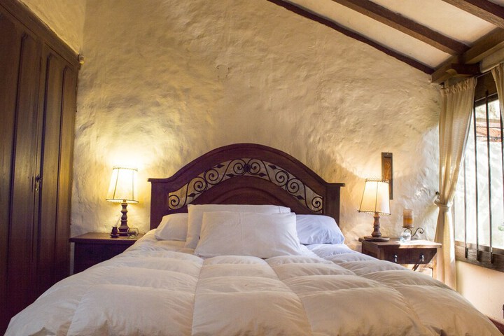 Room 4 of 16