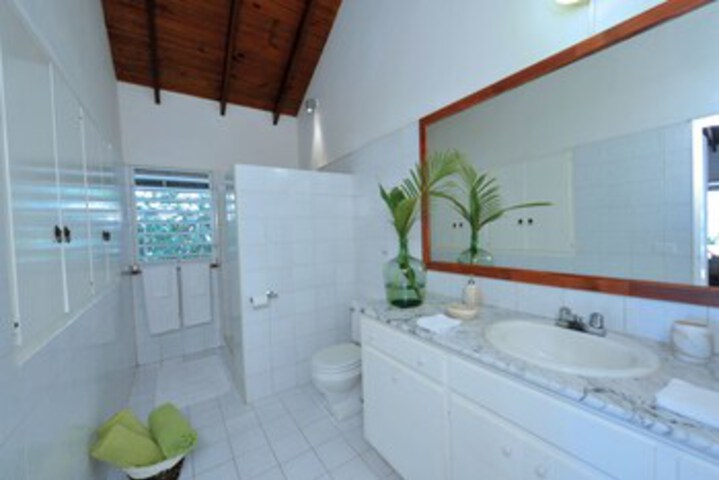 Room 2 of 27
