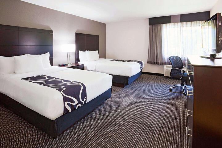 2 Double Beds (5 of 8)