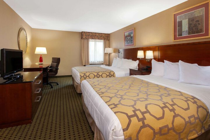 Queen Bed Accessible (4 of 12)