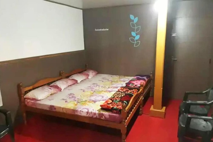 Room 5 of 11