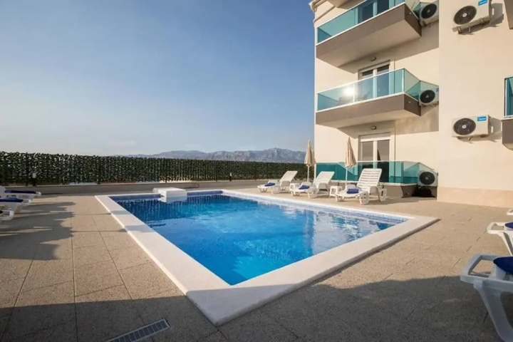 Pool 15 of 19