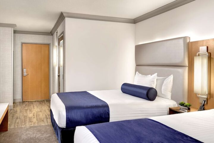 Room 28 of 178