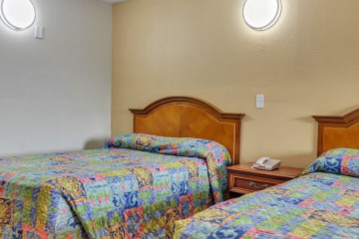 Room 10 of 34