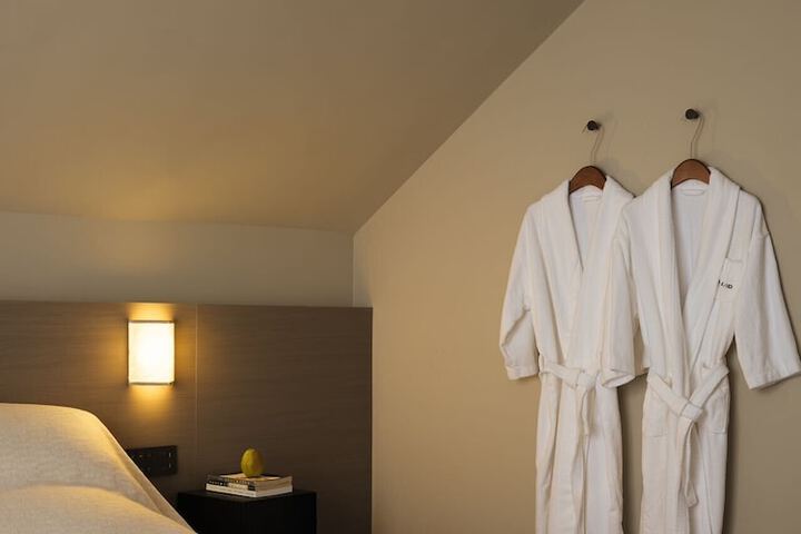 Room 27 of 158