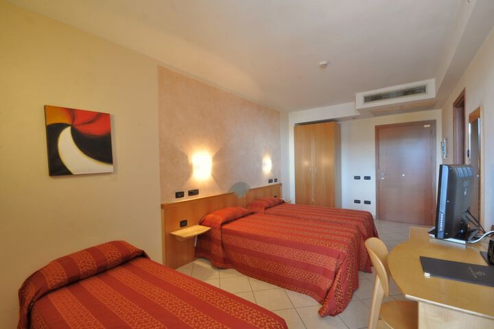 Room 11 of 30