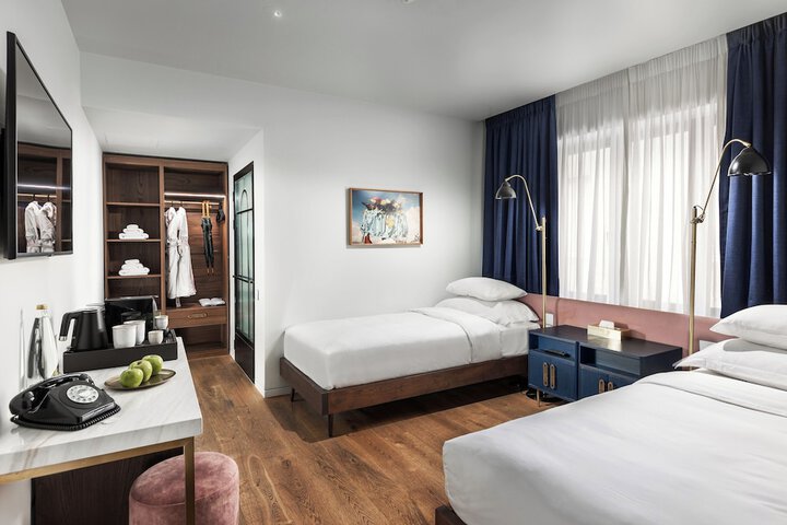 Room 21 of 53
