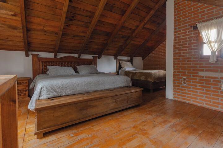 Room 2 of 193