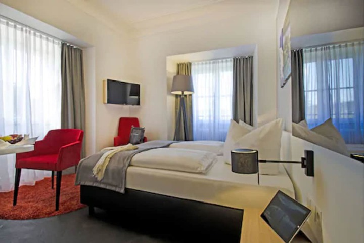Room 17 of 30