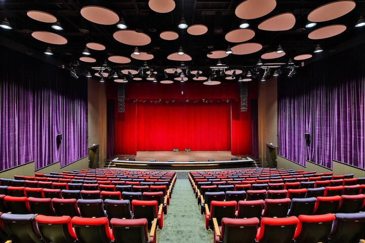 Ballroom/Hall 48 of 69