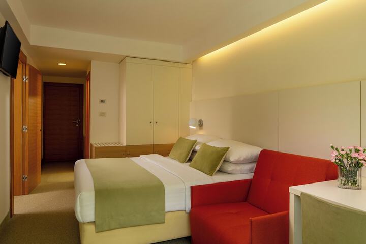 Room 8 of 70