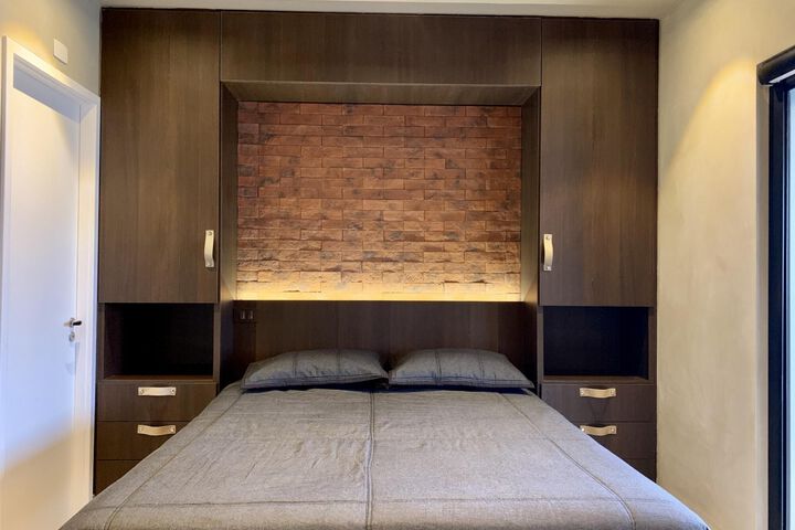 Room 1 of 34
