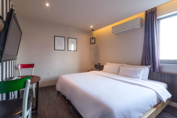 Room 3 of 62